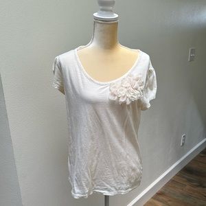 White shirt w/ flowers! Easy shirt to dress up or dress down! (Women’s XL)